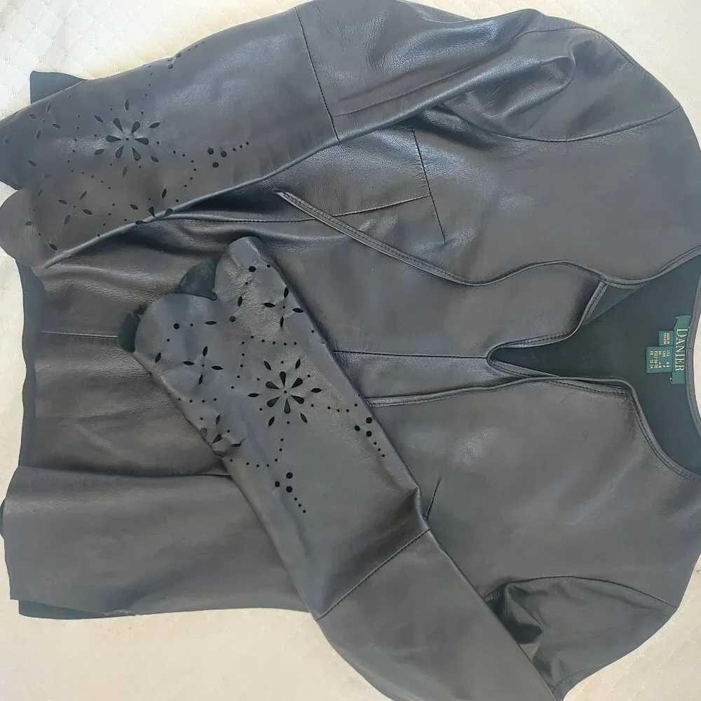Danier leather two piece skirt suit - Picture 7 of 10